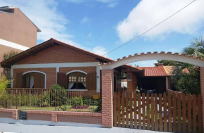 Casa 4 dorms c/ ar, 300m do mar, Ingleses